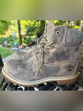 Timberland Premium 6” Waterproof Camo Print Boots Size 9